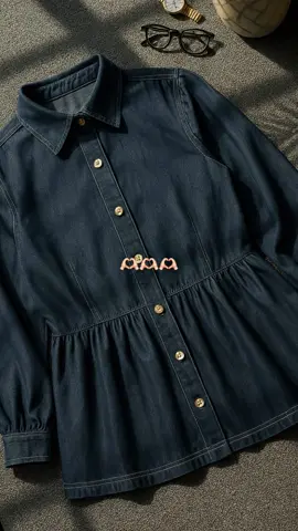 Atasan denim wanita dengan detail jahitan rapi dan kancing elegan. Nyaman dipakai, cocok untuk casual hingga semi-formal, tampilan tetap stylish dan berkelas. #AtasanDenimWanita #BajuModisKekinian #FashionHijabTrendy#SipalingAffiliate#promoguncang1111  