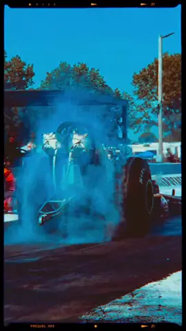 FAST! Fuel Altered vs. Blown Dragster at Nitro Chaos! #horsepower #nitrochaos #dragracing #nitro #dragstrip #fast #speed #supercharged #hemi #awesome #racing #dragrace