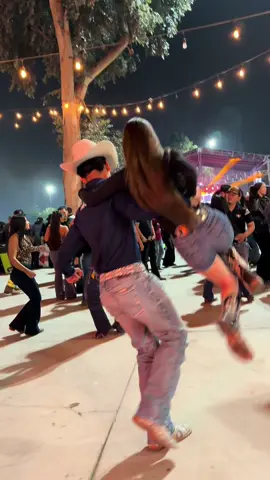 CONBINANDO PASOS CON @esme.ruby 🔥🤩 y @Conjunto Nuevo Amanecer 🔥🔥 #huapango #quebradita #banda #baile #tricks 