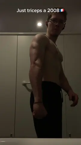 Le triceps est très coquin #CapCut #GymTok #pourtoii #2008 #gym 