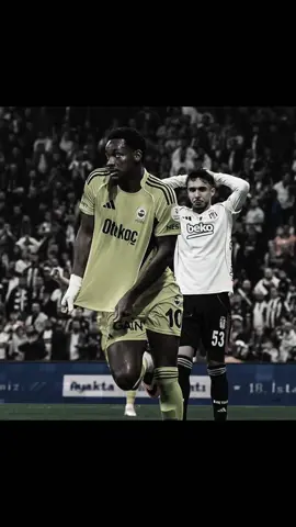 Emirhan Topçu Jhon Duran’ı izliyor. #fenerbahce #tedesbok #jhonduran #emirhantopçu #fyp 