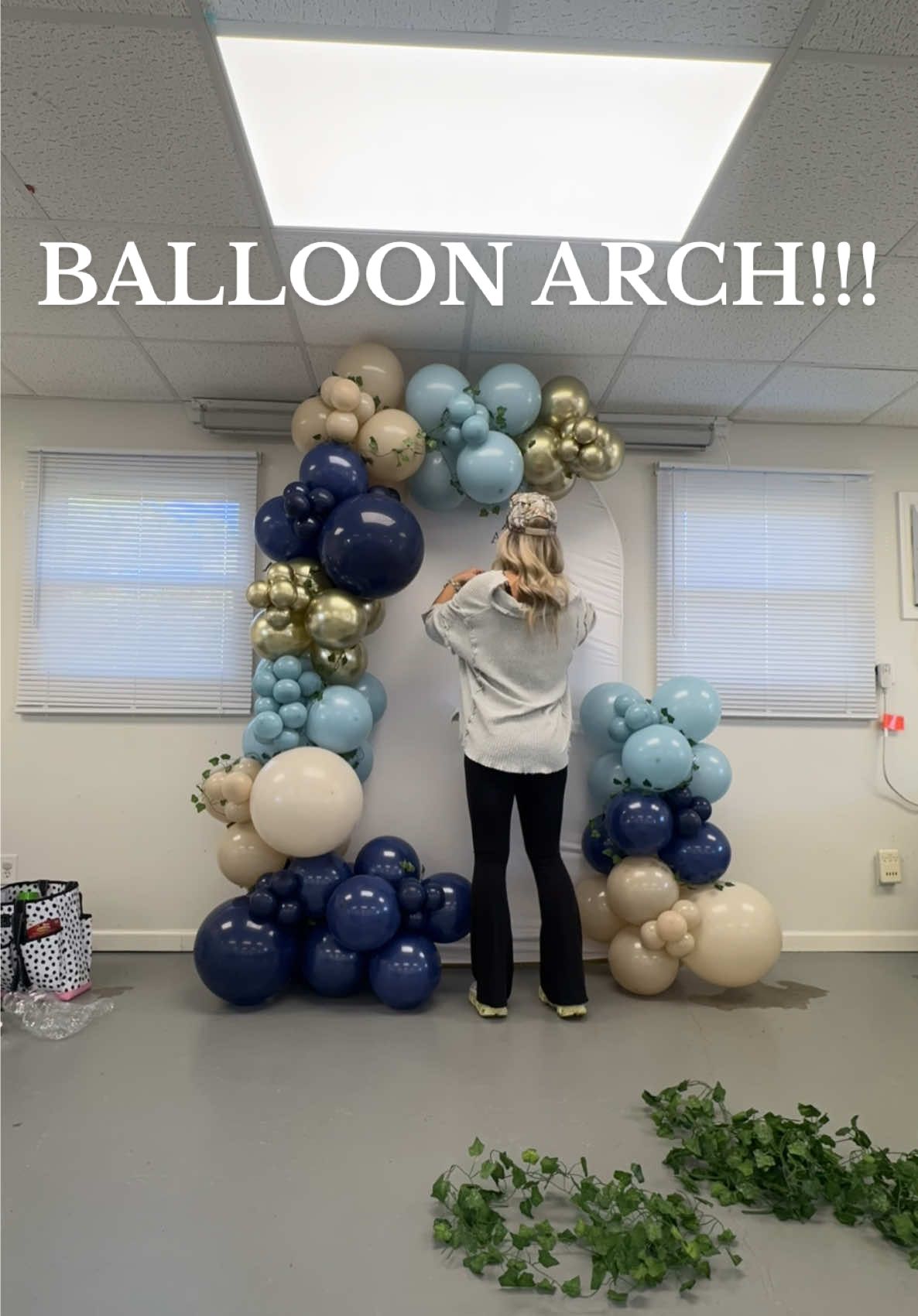 This is my new fav🤪 #fup #balloons #balloongarland #balloondecor #balloonartist 