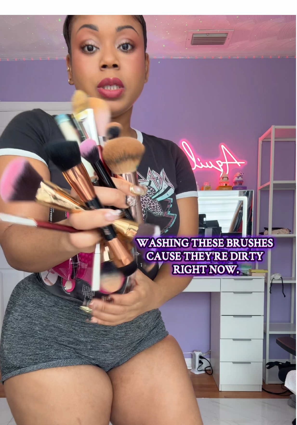 The answer to clear skin is keeping EVERYTHING clean-ESPECIALLY your makeup brushes 🖌️💄 tap the cart if you want the @Sigma Beauty makeup brush cleaner bundle  #tiktokshopcreatorpicks #creatorpicksambassador 