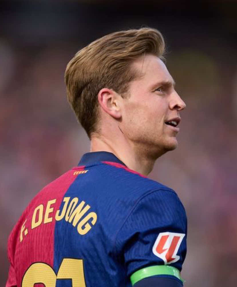 no pedri today but frenkie still showed up World class player #frenkiedejong #viral #football #fyp #barcacompss 