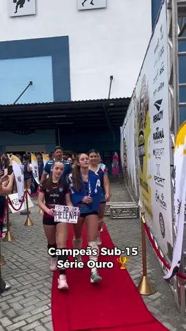 Click 📸 da equipe Avofel sub 15 campeã da taça Paraná série ouro 🏆🏆🥇🥇🏐🏐🏐 . . .  . . . #voleibolfemenino #voleidequadra #voleibolfeminino #voleibolista #voleideareia 