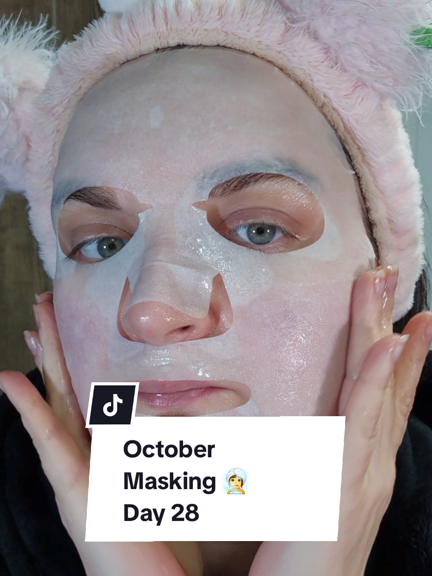 October Masking🧖‍♀️ Day 28 Today's Pick: d'Alba White Truffle Nourishment Treatment Mask A little luxury never hurts✨ Loving the d’Alba White Truffle Nourishing Treatment Mask… she’s literally pure elegance in a sheet 😍 Infused with White Truffle extract and 5 layers of hyaluronic acid, it feels rich, soothing and super pampering✨️ The sheet itself is soft and hugs the skin so nicely - no slipping👌 After 20 minutes my skin looked plump, calm and had that healthy glow I love🤩 Perfect for those nights when your skin feels tired or dull and you just need that boost🙌 If you’ve got sensitive or rosacea-prone skin like me, do a quick patch test first❗️it does have fragrance, but it never irritated me👌 Definitely one I’d reach for when I want to reset my day and nourish deeply🌸 Have you tried d'Alba Mask?  @DALBA  #sheetmask  #koreanskincare  #koreanskincareproducts  #koreanskincareroutine  #kbeauty 