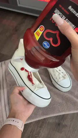 Spill test approved! 🔗 to grab yours in bio🫶🏽  Messy spills? Jason Markk Repel + Clean blocks & removes—use on shoes, hats, bags, jackets. #shoecleaning #shoeprotector #repellent #waterresistant #shoecare 