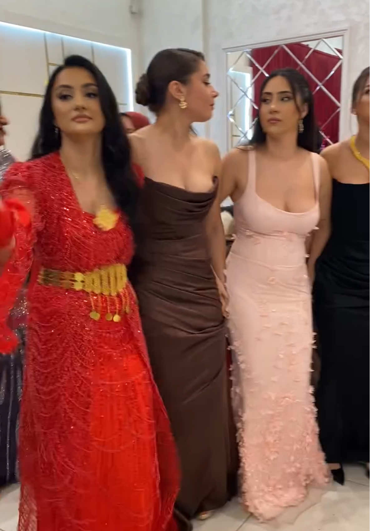 Maşallah Gelinimize Hep Mutlu Ol İnsallah🙏🏻 #reels #keşfetteyiz #halaybaşı #fyp #halay 