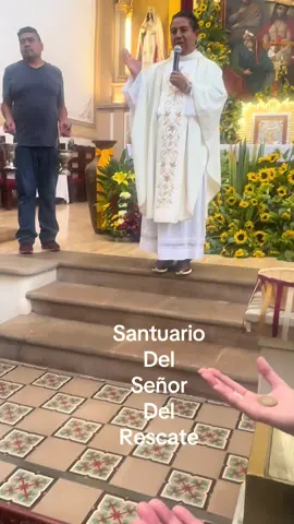 #tzintzuntzan  #santuariodelseñordelrescate #bendiciondemonedas  #divinaprovidencia  #sacerdote 