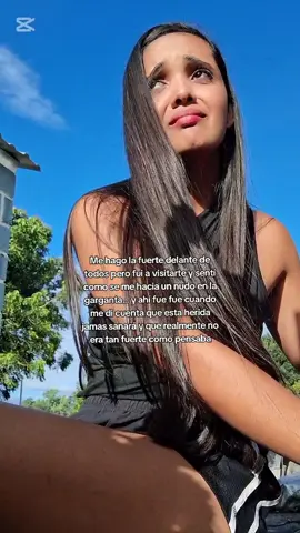 “Hoy, 2 de noviembre, vengo a enflorarte, mamá. Cada pétalo lleva un pedacito de mi amor y cada lágrima, el suspiro de cuanto te extraño. Aunque ya no estés conmigo, siempre vivirás en mi corazón.”🤧😭💔 Ya casi 3 años mami😭🤍🕊 #teextraño💔😥🥀 #paratiiiiiiiiiiiiiiiiiiiiiiiiiiiiiii #foryoyupage #paratiiii #fyp 