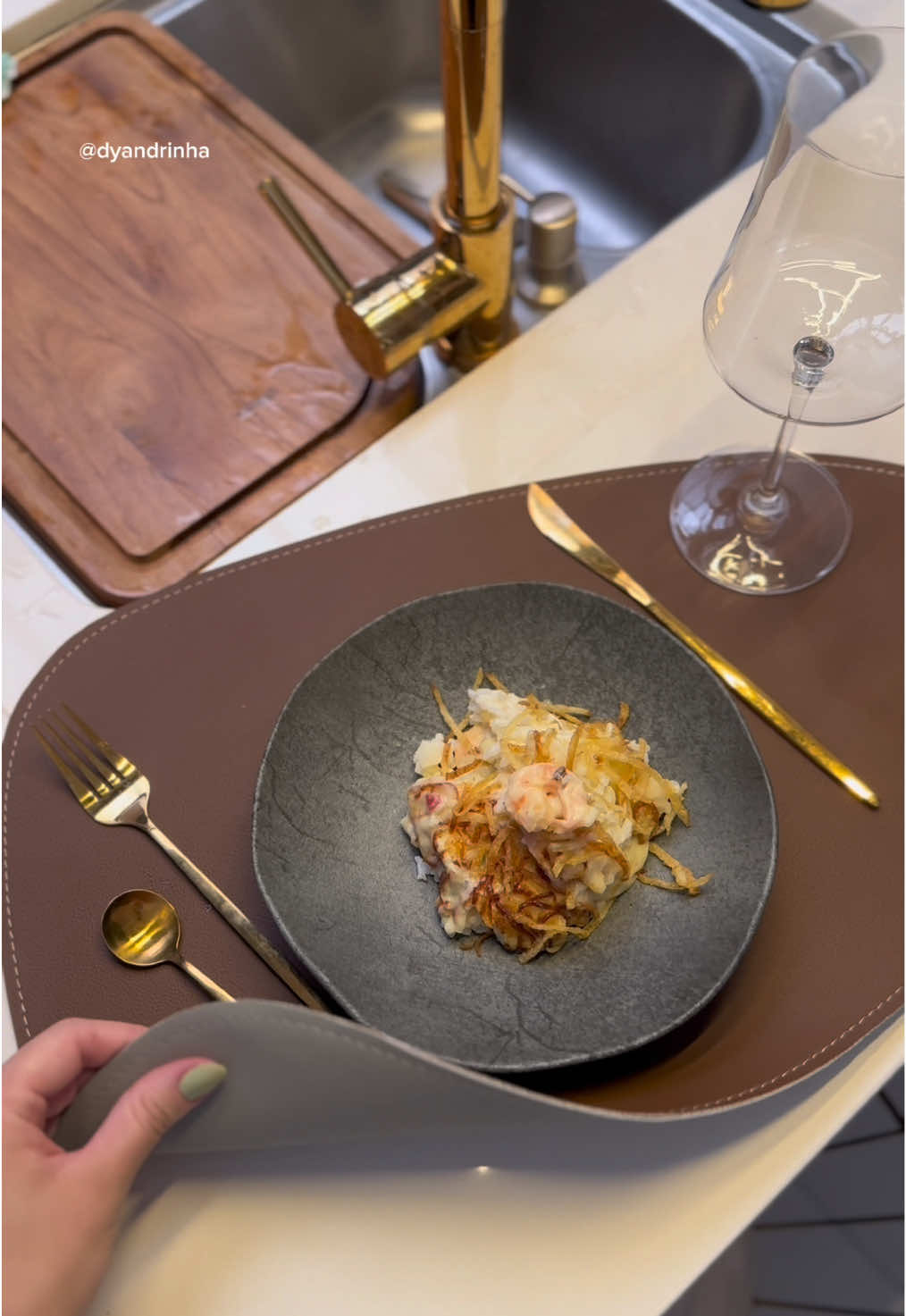 Isso aqui é elite 🤌🏻  . . #dicas #mesaposta #jogoamericano #casa 