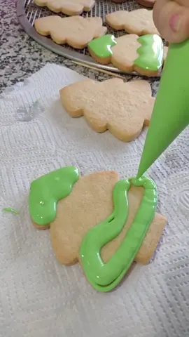 Lindas árvores natalinas para a data mais linda do ano ❤️ #biscoitoamanteigado #biscoito #bolacha #cookiedecorating 