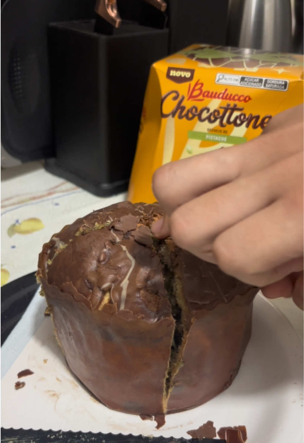 Bauducco sabor pistache! Apesar de não tem um sabor mais concentrado de pistache. É bom também! #bauducco #chocotone #chocotonebauducco #bauduccopistache 