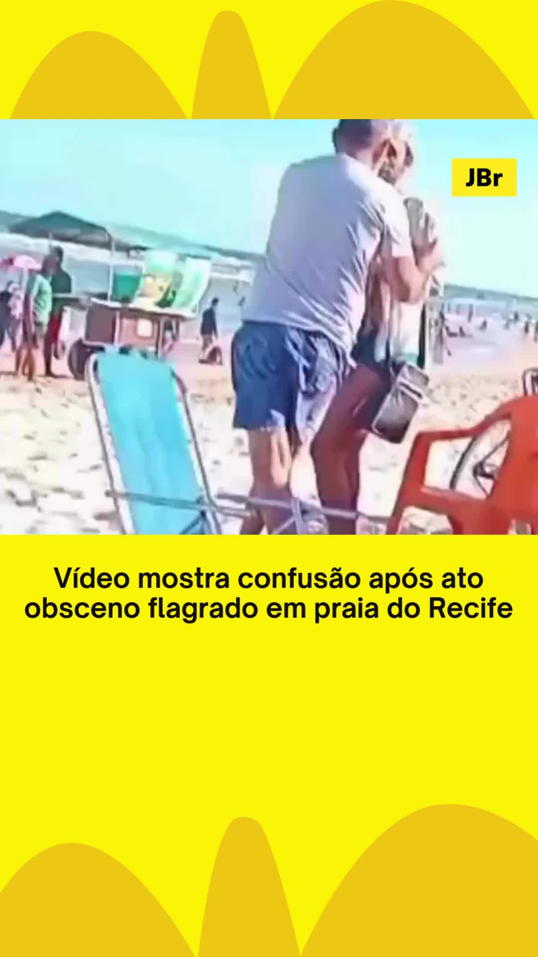 🌅 O que era para ser uma manhã tranquila na Zona Sul do Recife terminou em confusão e indignação entre banhistas. ⚠️ De acordo com relatos e vídeos compartilhados nas redes sociais, dois homens foram flagrados cometendo um ato obsceno na praia, tudo isso na presença de famílias e crianças. 👊 A cena provocou a reação de um terceiro homem, que partiu para a agressão física antes que a situação fosse controlada. 🚔 Até o momento, não houve posicionamento oficial da Polícia Militar ou de outras autoridades. O caso gera grande repercussão online e deve ser investigado por ato obsceno e lesão corporal. 📹: Reprodução #jornaldebrasilia #Recife #confusão #Praia