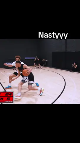 How come I barely seen this move by Scar lolll he did this on purpose too 🤣 tufff 🔥  . #basketball #combo #fyp #hoops #scar 