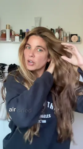 No makeup, no filter, filmed in 4K…this is how I use @Académie Hair Sea Glass 🤍🐚💎 Hope it’s helpful! #haircareroutine #longhair #cleanhaircare #detangler 