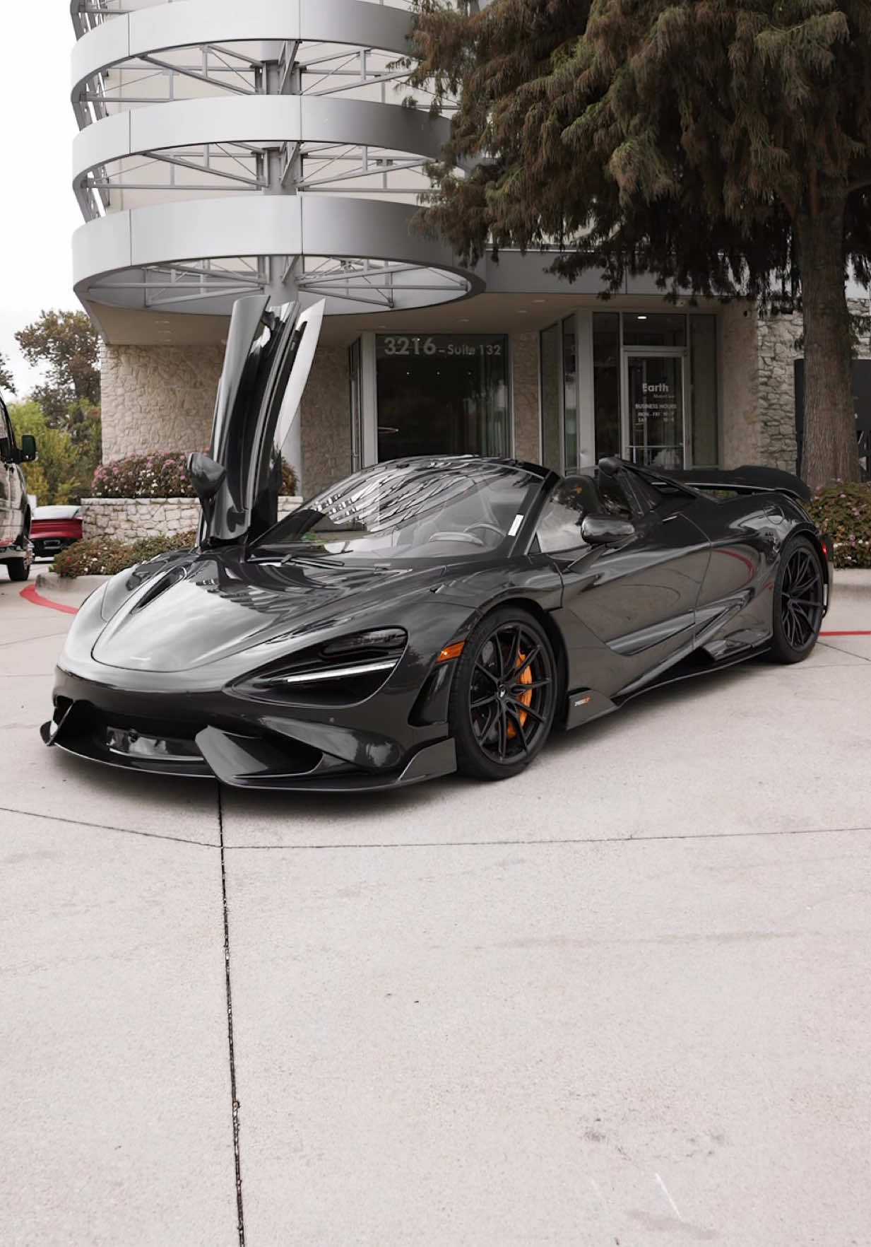 SOLD | This WILD FULLY exposed carbon 765LT Spider is off to its new home in Florida! One of the Craziest specs we’ve ever had 🙌 Ready to hop on YOUR dream car? head online to view our full exotic classic & luxury inventory!  #mclaren #765lt #supercar #exoticcars #carbonfiber 