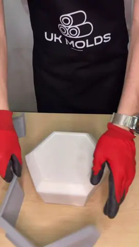 Concrete Arrangement Silicone Mold AR1 Dimensions: Top Size: 19 cm  Medium Size:21 cm  Bottom Size: 17 cm  Height: 8cm Internal Depth: 7 cm  Wall Thickness: 1 cm Produced with 2 kg Concrete Mortar. ——————————————————————————— Beton Aranjman Silikon Kalıbı AR1 Boyutlar: Üst Ölçü:19 cm  Orta Ölçü:21 cm  Alt Ölçü:17 cm  Yükseklik: 8 cm İç Derinlik: 7 cm  Duvar Kalınlığı:1 cm 2 kg Beton Harcı ile üretilmiştir. #siliconemolds #handmade #concreteart #homedecor #diyprojects  