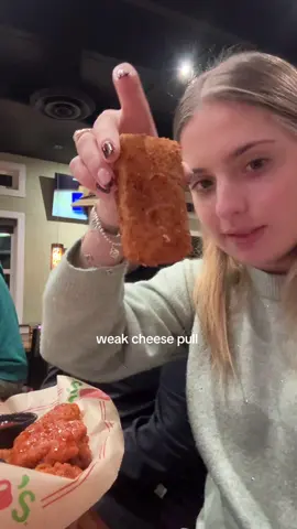 Weak cheese pull #cheesepull #chilis #trippledipper 