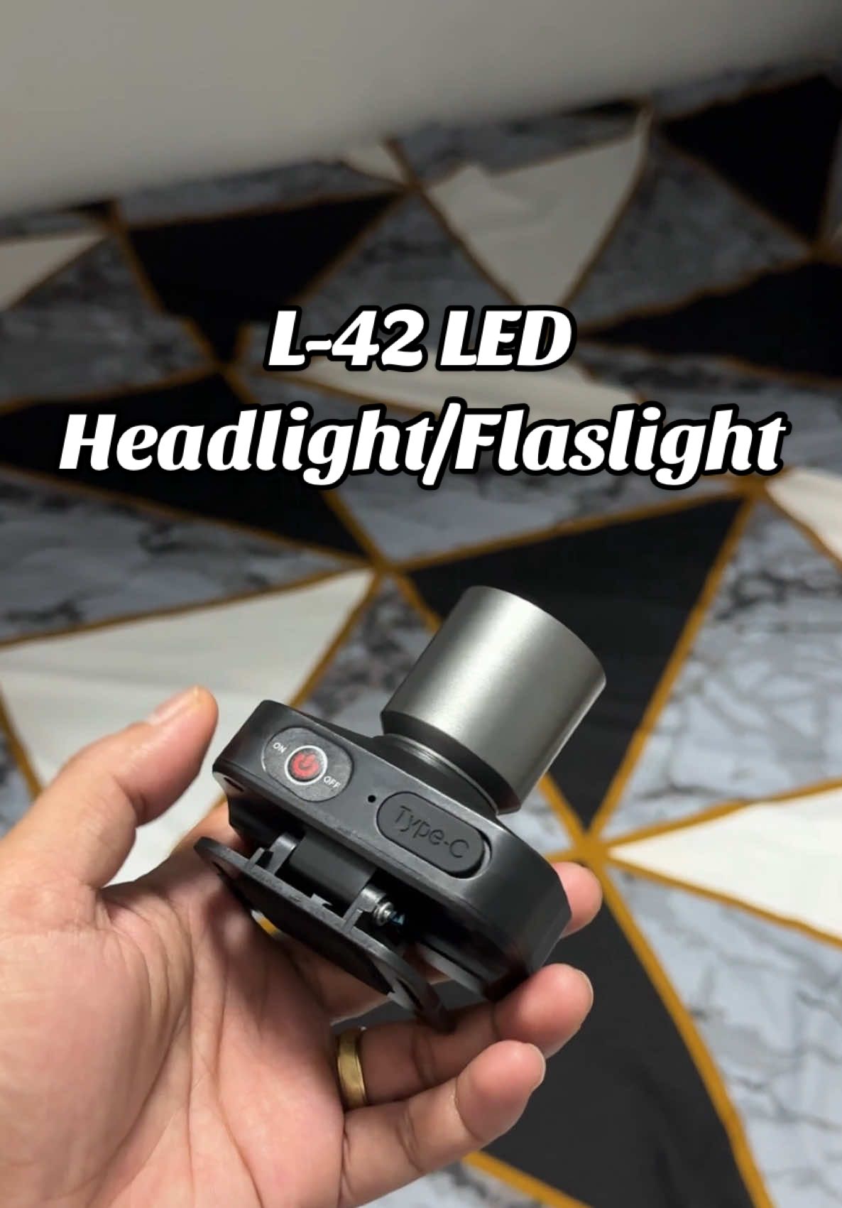 L-42 LED headlight panalo to mga boss pwedeng pwede sa fishing, camping o akyatan ng bundok at iba pa naka 1,200 lumens na kaya sobrang lakas malayo at malawak na din inaabot ng ilaw nato kaya bumili na din kayo🥰 #headlightflashlight #flashlight #lightforfishing #headlightwaterproof #ledflashlight 
