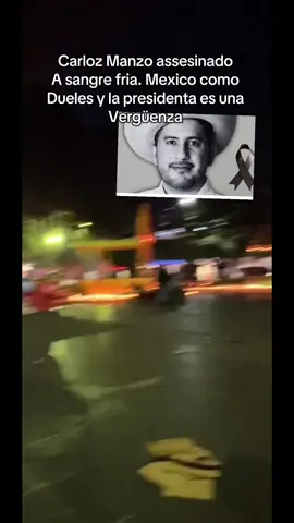 Carlos Manzo Rodríguez, mayor of Uruapan, He was sharing moments with his family and with hundreds of residents and visitors when he spoke his last words: “We are having a very pleasant day in the company of thousands of families from Uruapan, Michoacán, Mexico and other countries.” Minutes later, he would suffer an attack that would take his life; The municipal president, 40 years old, walked through the main square while He held his son and watched the candlelit landscape, part of the traditional Candle Festival. They were close to 8:10 at night when he was surprised by gunshots from behind. According to the State Attorney General’s Office, he received at least three bullet holes before falling to the ground, face down. #carlosmanzo #qepd🕊🤍 