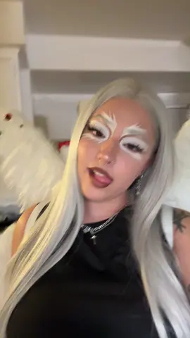 The famous 13 hr wings #seraphim #biblicallyaccurateangels #makeup 