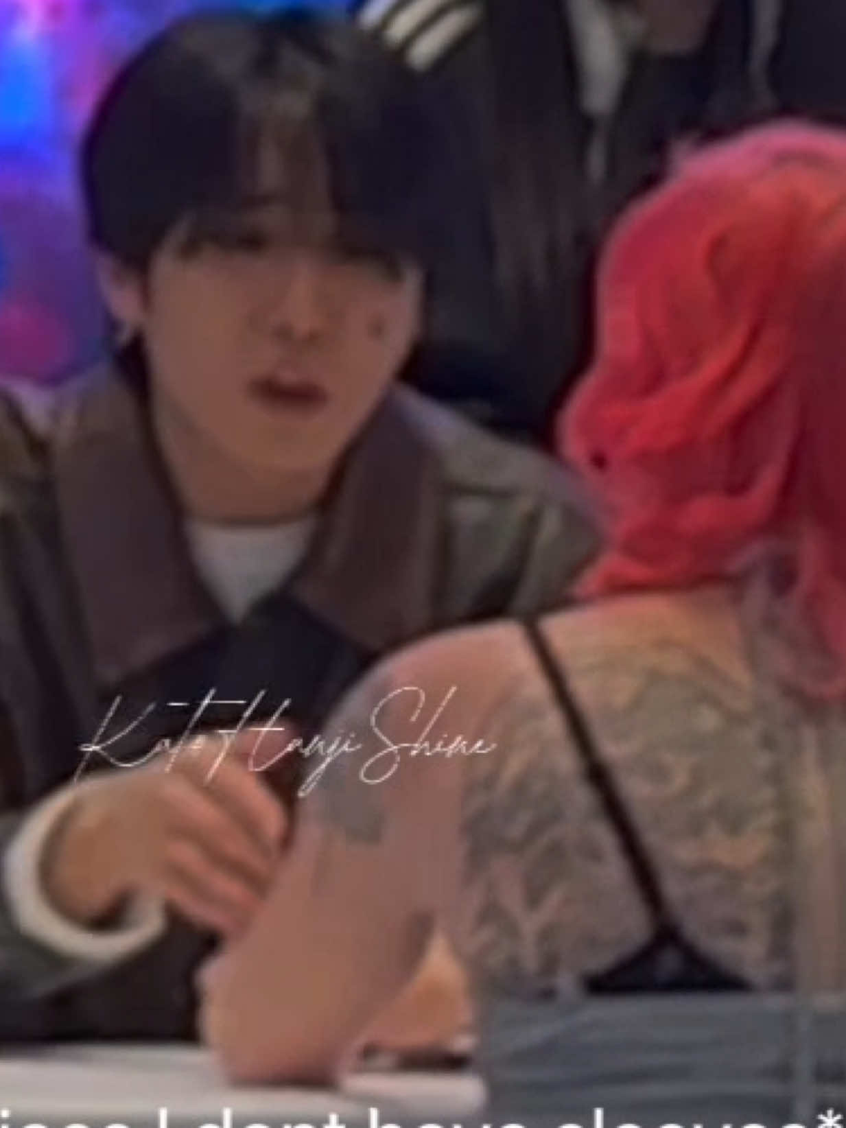 He is so caring I swear 😭 this man truly loves stay so much. I promise Han I had my hoodie!! 🙏  KMS Shanghai 2nd round 251102