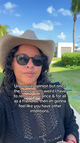 I noticed how certain friends were with people they actually like and it helped me accurately categorize them #friends #friendship #fakefriends 