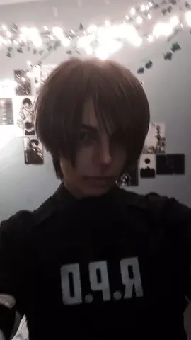 just a fit check made the vest from fabric scraps and paint ^^ . . #leon #cosplay #residentevil2remake #residentevil #leonkennedycosplay 