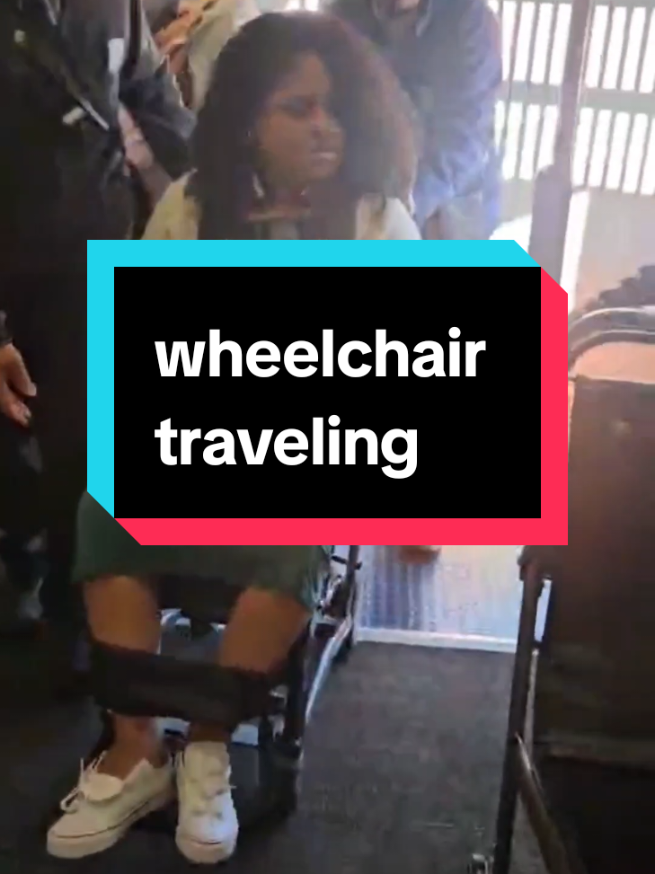 A glimpse into traveling as a wheelchair user ✨️ ##MDAonTheHill25  #wheelchairlife #wheelchairgirl #Navidad #Christmas 