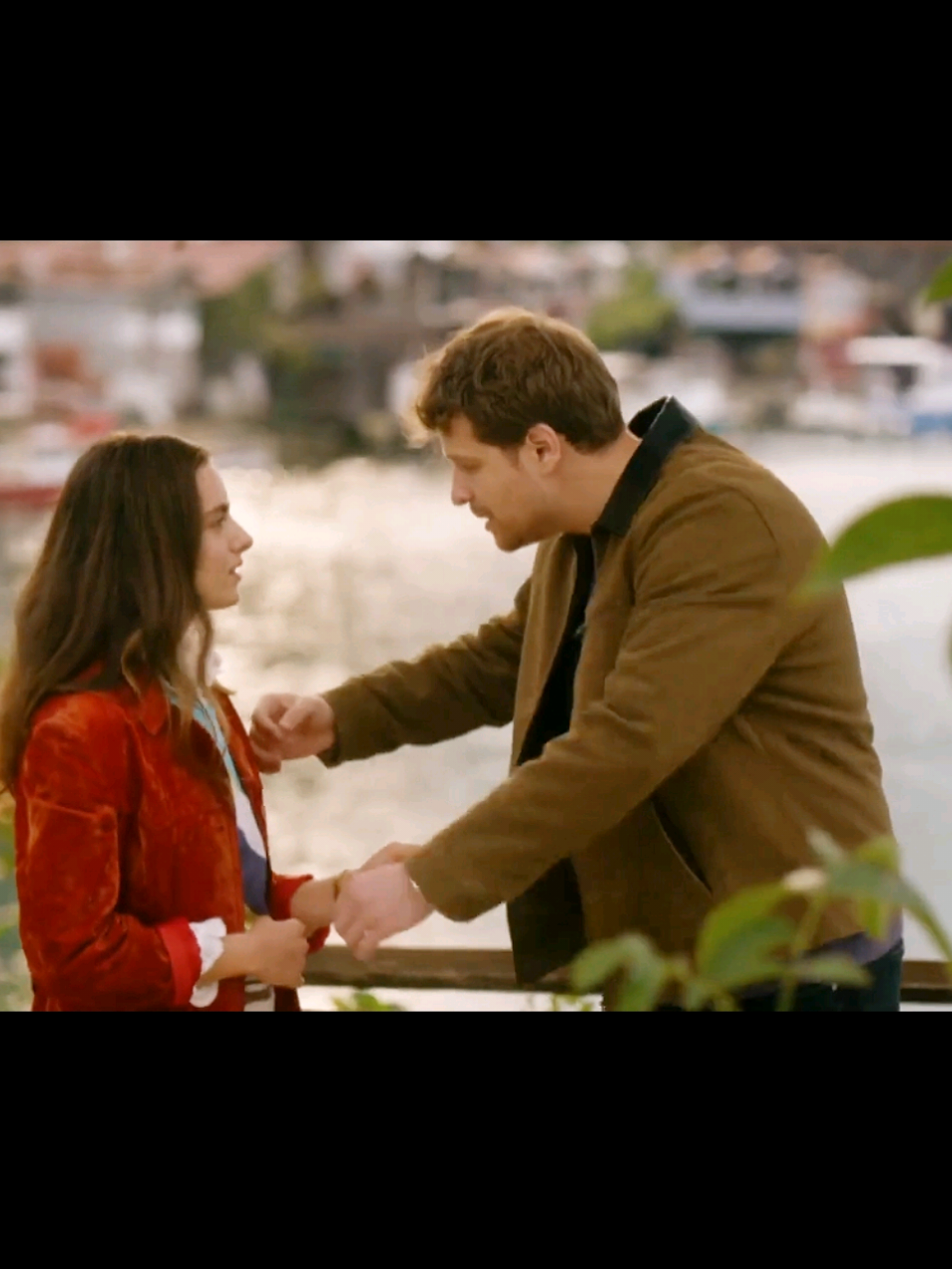 عروج ضاعت علومه 😂🦋وجَن جنونه🙈🥹❤️🎀 عروج وإليني 💗 مسلسل هذا البحر سوف يفيض 🥹❤️ . . . . . . . . . . #turkish #الشعب_الصيني_ماله_حل😂😂 #اكسبلورexplore #مسلسلات_تركيه🇹🇷 #هذا_البحر_سوف_يفيض 