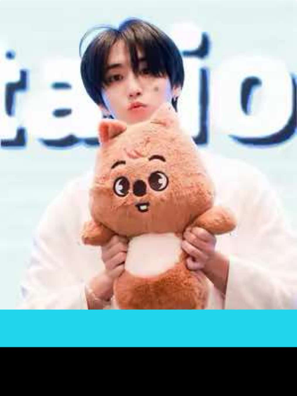 Okay girl, are u okay? Just for your delulus u paid 15k?!!…rich stays are scaring me 👀//#YouMakeStrayKidsStay #straykids #HANJISUNG #polariodphotos 