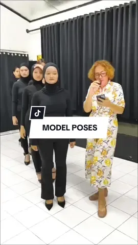 Model poses Yuk tulis di kolom komentar, kalian cocoknya pose dengan ekspresi apa ? 😌 #model #modeling #modelposes #pose #bundarevirma 