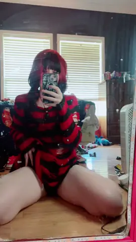 i need to cosplay again.  #fypシ゚viral🖤tiktok #cosplayersoftiktok #clownmakeup #clownoc #creepypastaoc 