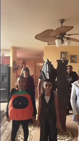 Halloween party do this trend with my cousin and my uncles and aunts @𝒢𝒾𝓈𝑒𝓁𝓁𝑒۶ৎ #silenthill #pyramidhead #fyp #like 
