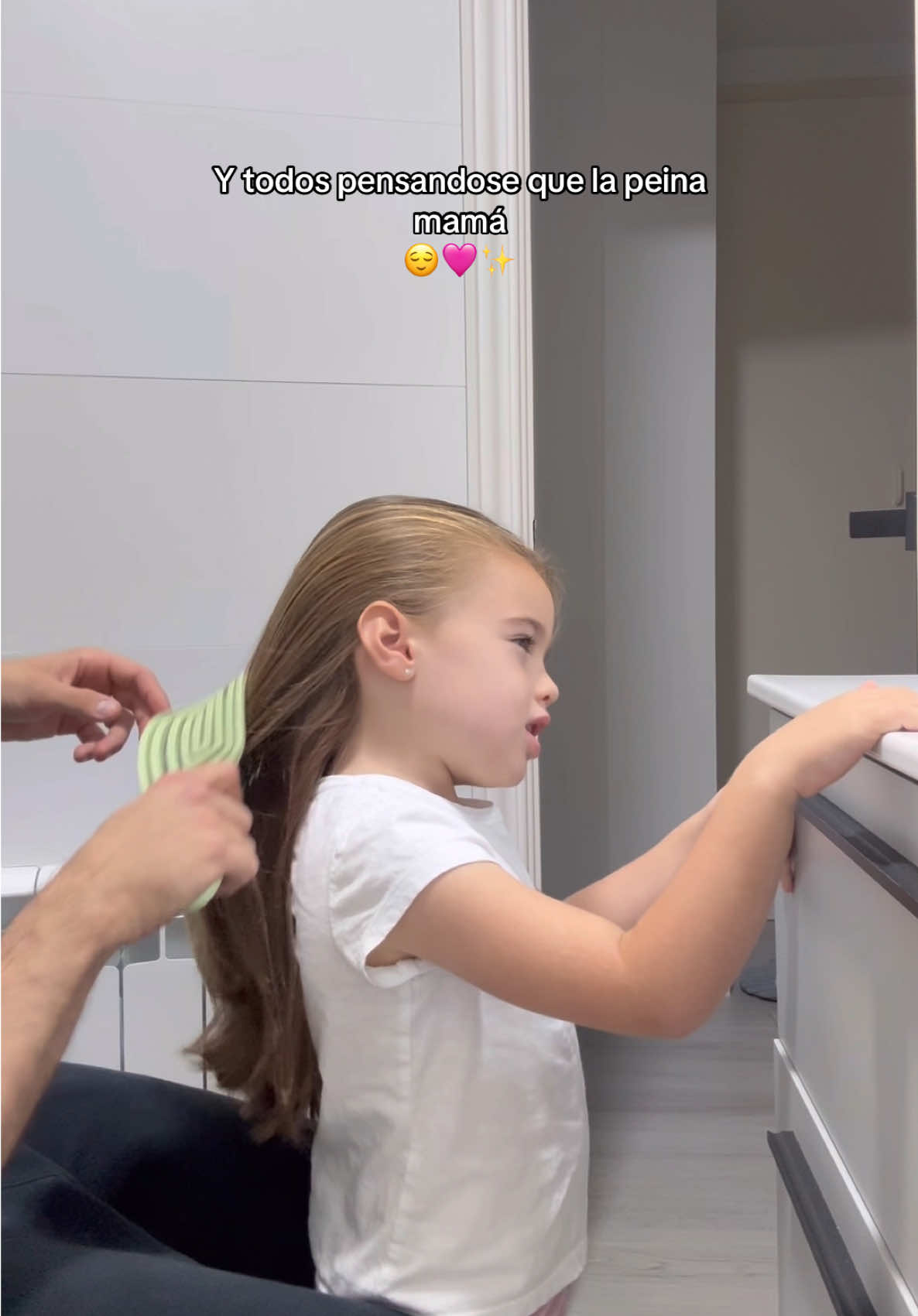 Me encanta peinar a mi princesa👧🏼👑🩷 |ig:javisoriia| #peinados #papa #hija #viral 