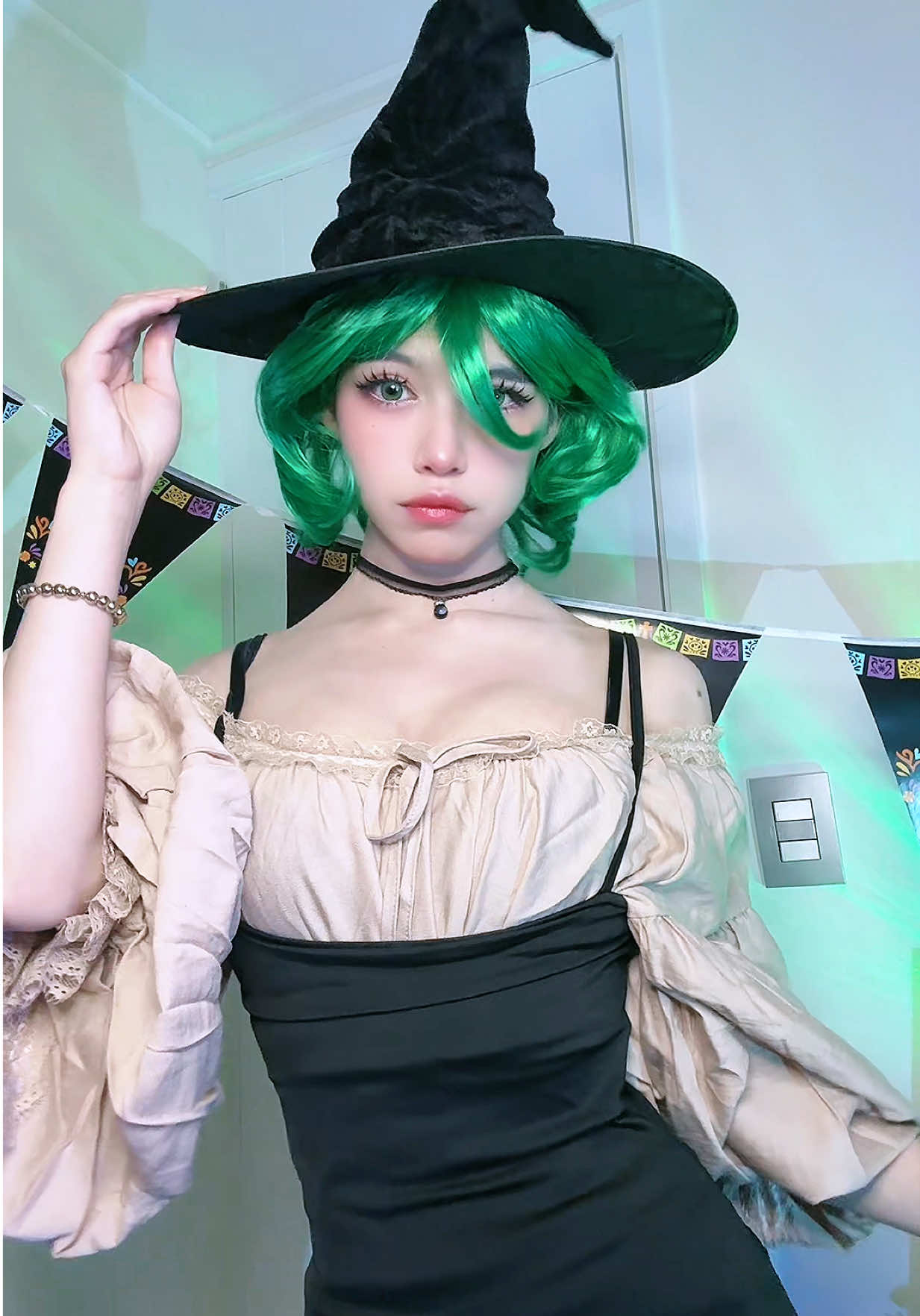 Un poquito más del cosplay de tatsumaki brujita jsjs me gustó mucho hacer este cosplay 🎃✨ ¿Se les ocurre un disfraz que deba hacer para el próximo Halloween?  #tatsumakicosplay #trendcosplay #halloweencostume #cosplaydance #halloweencosplay 