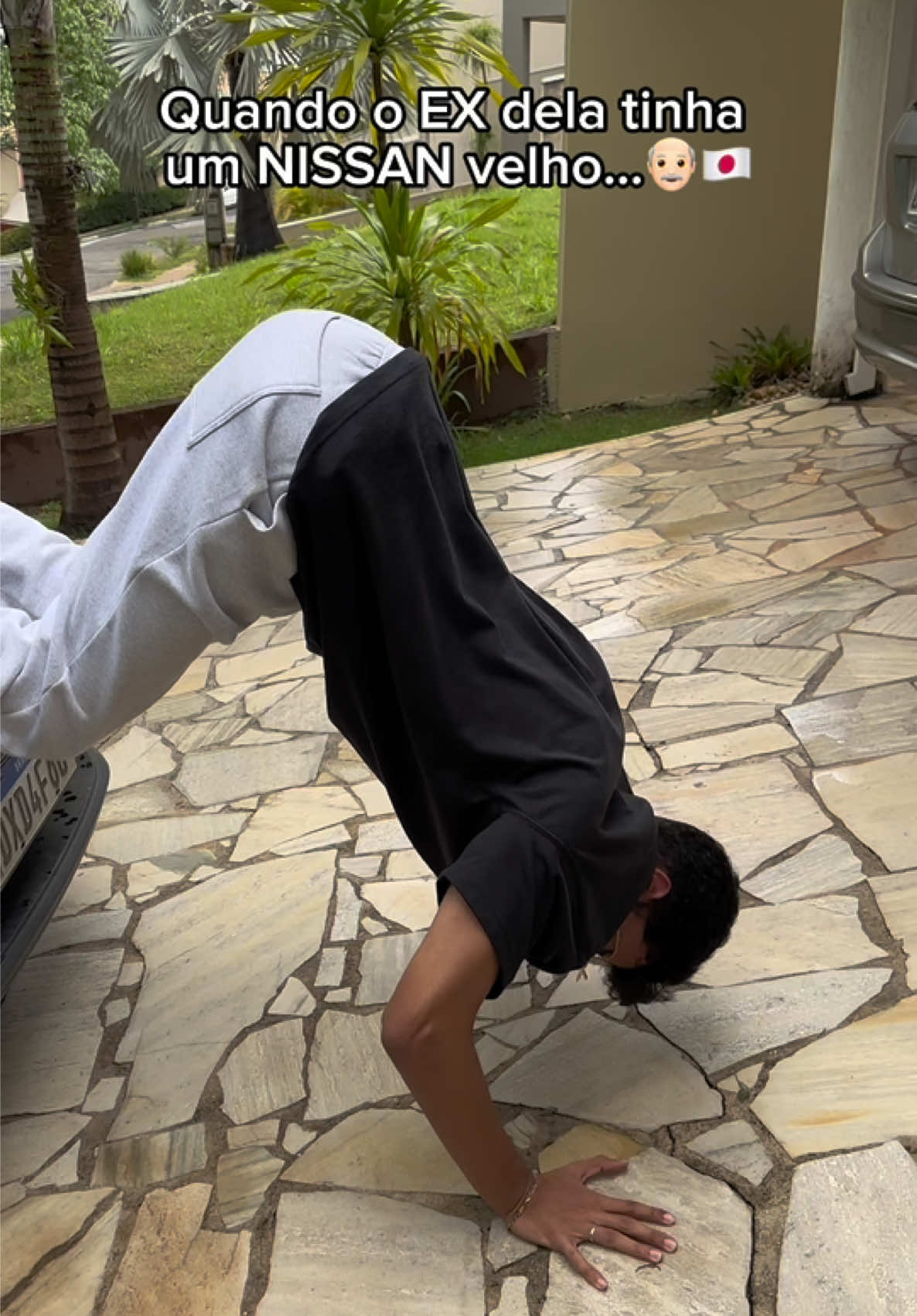 Quando o EX dela tinha um Nissan velho…👴🏻🇯🇵