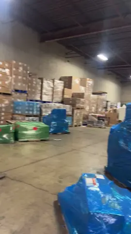 Can someone tell me how my form is on the forklift?  #warehouseing #warehouselife #workingwoman #forklift #fyp 