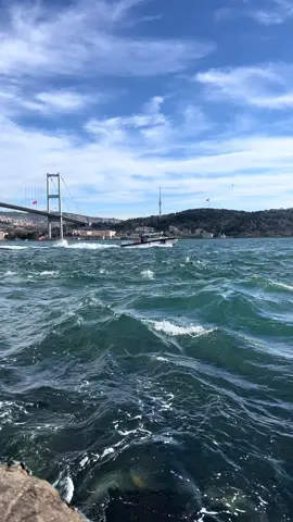 يا رفيقًا تزهُو به أيام العُمر 💙.#جسر_البسفور #البسفور_اسطنبول🇹🇷🇹🇷 #تركيا #اسطنبول #istanbul 