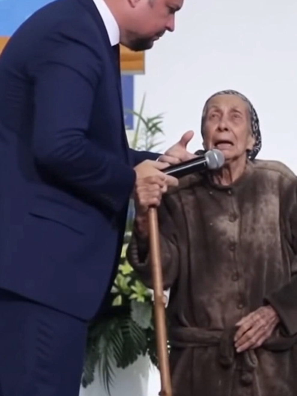 Idosa não  pode contribuir  com o dismo! #meme #sora2 #sora 