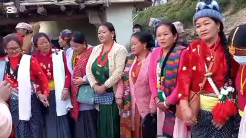 पामाअनि वाढाङमी लाकछाम...💃🕺😘❤️🙏🏹 धनकुटा, सहिदभूमि खाल्सा, खोकु, छिन्ताङ्ग, आँखिसल्ला  बेलाहरा महाभारत आहाले लगायत  आसपासका क्षेत्रमा बसोबास गर्ने मुलबासी किराती पुर्खा बुढाहाङ्ग का सन्तानहरु किरात राई, छिलिङ, आठपहरिया लगायतका किराती पुर्खा तान्त्रिक राजा बुढाहाङ्ग को समयदेखि मनाउन सुरुवात भएको एक ऐतिहासिक महत्वपुर्ण मुन्दुमी सांस्कृतिक महान चाड मंसिरे उधौंली सेवा पामाआनि वाढाङमेट/वाढाङमी चाडको उपलक्ष्यमा देश बिदेशमा छरिएर रहनुभएका सम्पूर्ण  किरात राई तथा गैर किरात आमाबुबा दाजुभाइ तथा दिदीबहिनी हरुमा उधौली सेवा पामाआनि वाढाङमेट/ वाढाङमी चाडको शुभकामना ब्यक्ता गर्दछौं ,धन्यवाद 🙏 