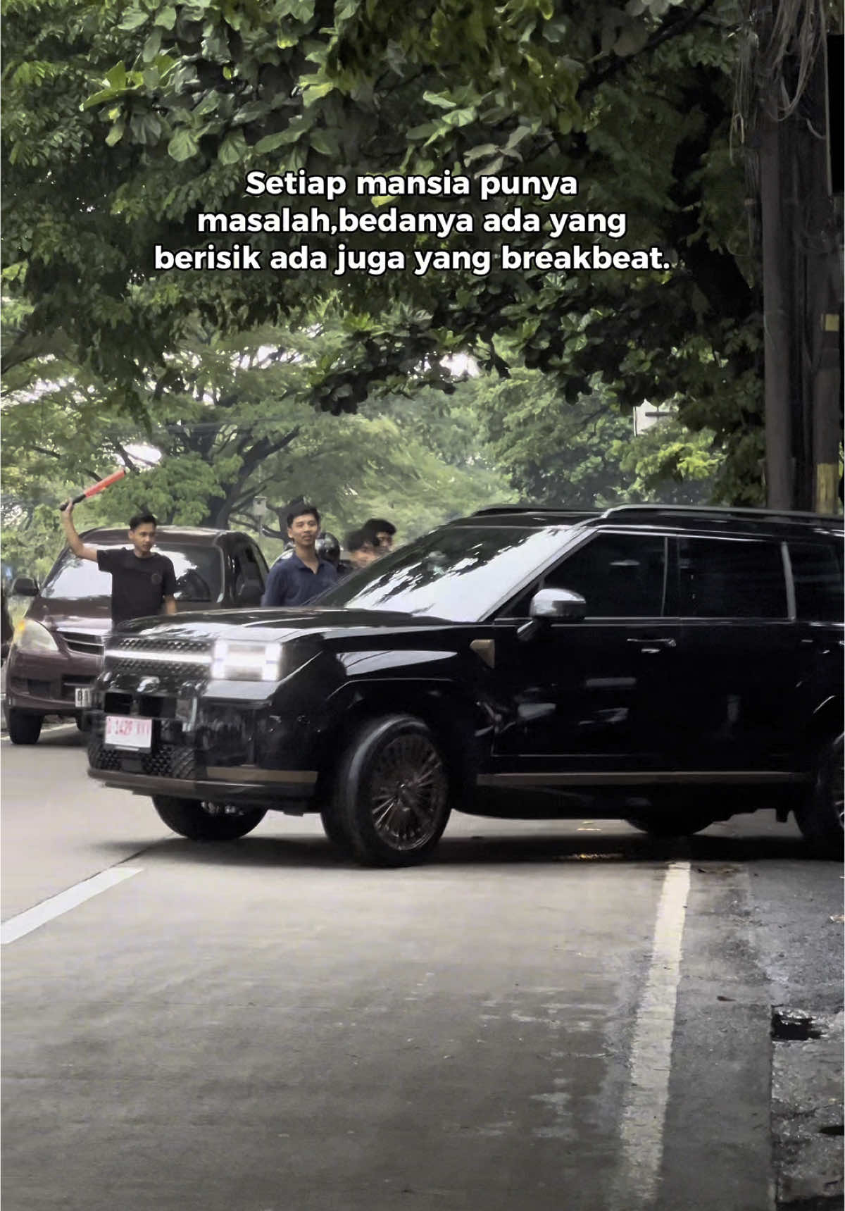 HYUNDAI SANTAFE AMBIL PAKET !! - sppf velg dibikin warna brown - sppf emblem di bikin warna brown  - sppf plastik trim di bikin warna brown #fypage #reelsinstagram #reels #reelsvideo #fypreels #fypp #fypdongggggggg #dresscoated #hyundaisantafe #santafe #hyundai #santafehybrid