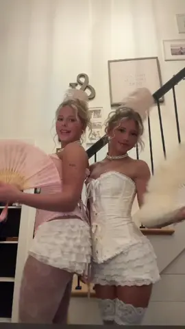 tea time with a side of scandal😉🫖 #bridgertonscandal #halloween #xyzbca #viral #bridgerton 