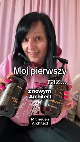 Tak dogłębnie wnika we włosy, że po samym wysuszeniu suszarką wyglądają jak po wyjściu z salonu – wygładzone, miękkie, błyszczące, bez puszenia i elektryzowania. W moim przypadku nie muszę nawet używać prostownicy, żeby je okiełznać. To nie romans, to seria Hair Architect od Mihi.  Szampon i balsam, które naprawdę robią robotę. Zawierają kompleks aminokwasowy identyczny z tymi, które budują naturalną strukturę włosa – naprawia uszkodzone obszary, wzmacnia włosy, dodaje im gęstości, elastyczności i siły. Trehaloza chroni włosy przed stresem oksydacyjnym i uszkodzeniami, pomaga zachować gładkość i połysk. Kwas mlekowy wygładza powierzchnię włosów, redukuje uszkodzenia mechaniczne i zwiększa połysk. Skład jest łagodny dla skóry głowy i sprawdza się przy różnych typach włosów – szczególnie matowych, zniszczonych lub puszących się. Daj znać, czy chcesz poznać ten zestaw bliżej 💬 Link zniżkowy mihi dostępny w wiadomości priv.  ⸻ So tief dringt er ins Haar ein, dass sie nach dem Föhnen aussehen wie frisch aus dem Salon – glatt, weich, glänzend, ohne Frizz oder statische Aufladung. Ich brauche kein Glätteisen mehr, um sie zu bändigen. Das ist keine Romanze, das ist die Hair Architect Serie von Mihi.  Shampoo und Balsam, die wirklich wirken. Sie enthalten einen Aminosäurenkomplex, der identisch mit dem ist, was die natürliche Haarstruktur aufbaut – repariert geschädigte Bereiche, stärkt das Haar, verleiht Dichte, Elastizität und Kraft. Trehalose schützt das Haar vor oxidativem Stress und Schäden, sorgt für Geschmeidigkeit und Glanz. Milchsäure glättet die Haaroberfläche, reduziert mechanische Schäden und erhöht den Glanz. Die Formel ist sanft zur Kopfhaut und eignet sich für verschiedene Haartypen – besonders für matte, strapazierte oder krause Haare. Schreib mir, wenn du das Set näher kennenlernen willst. Rabattlink mihi in Nachricht verfügbar. ⸻ włosy • haircare • Glanz • gładkość • tafla • beauty • Mihi • hairarchitect • regeneracja • reparatur • pielęgnacja  #mihi #hairarchitect #włosy #włosyjakzsalonu #beautyroutine     