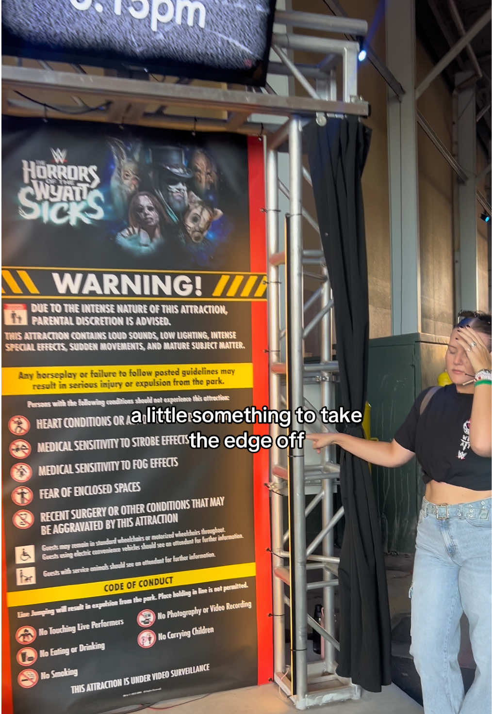 in line for one of my last runs 😔 #WWE #wyattsicks #hhn #universalorlando #halloweenhorrornights 