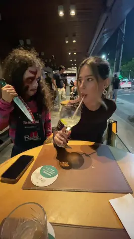 se reparar bem, ela que assustou ele 😂