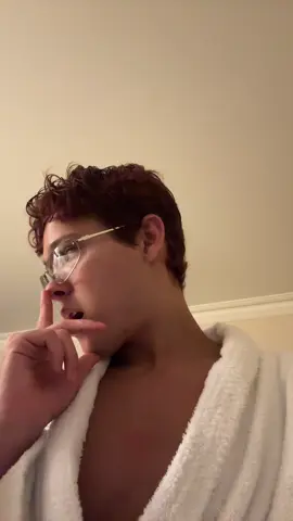 This bed looks so sexy right now!!! GOODNIGHTTTTT and thank you Antwerp!!!!!! 💓💓💓💓💓💓💓 PARIS, SEE YOU TOMORROW 