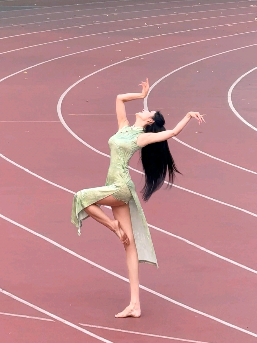 谁与我谈谈养心殿#古典舞 #舞蹈 #养心殿 #国风古韵 #操场上从来不缺舞者 