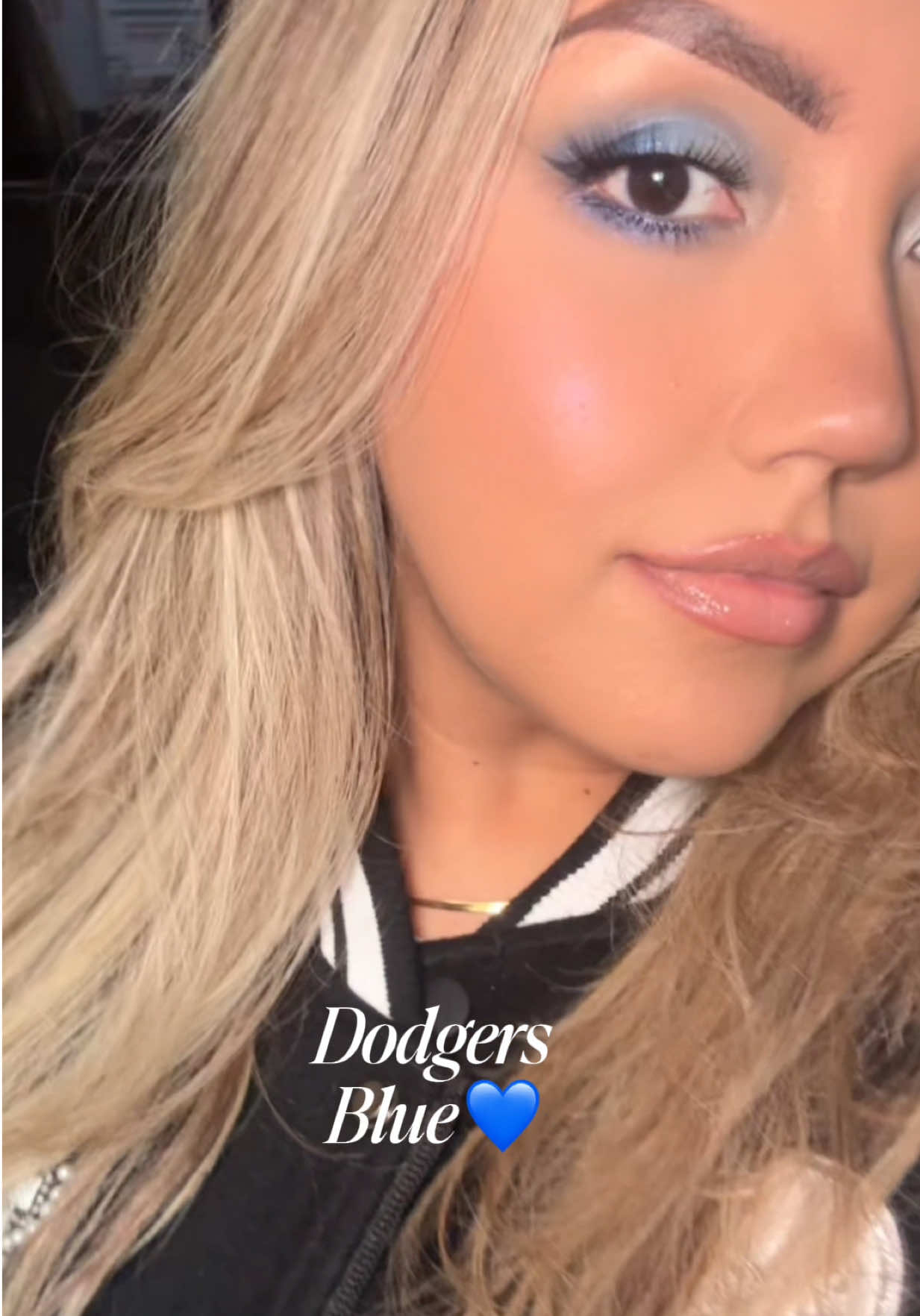 Brought my brushes out of retirement for a proper Dodger’s blue eyeshadow moment 💙.. been missing my MAC Girl days lately & playing in makeup! Y2K makeup will always be elite ✨ #macgirl #maccosmetics #makeuptutorial #makeuplover #dodgers @maccosmetics 